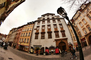 Отель Hostel HOMEr - Old Town Square  Прага
